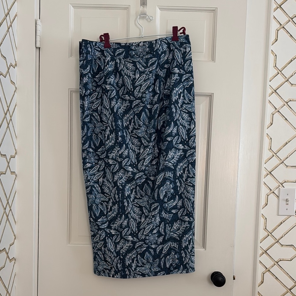 Floral Blue Women's Wrap Skirt. Length 4. Excellent condition